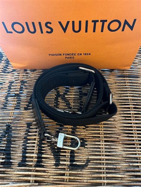 louis vuitton umhängegurt|louis vuitton clothing.